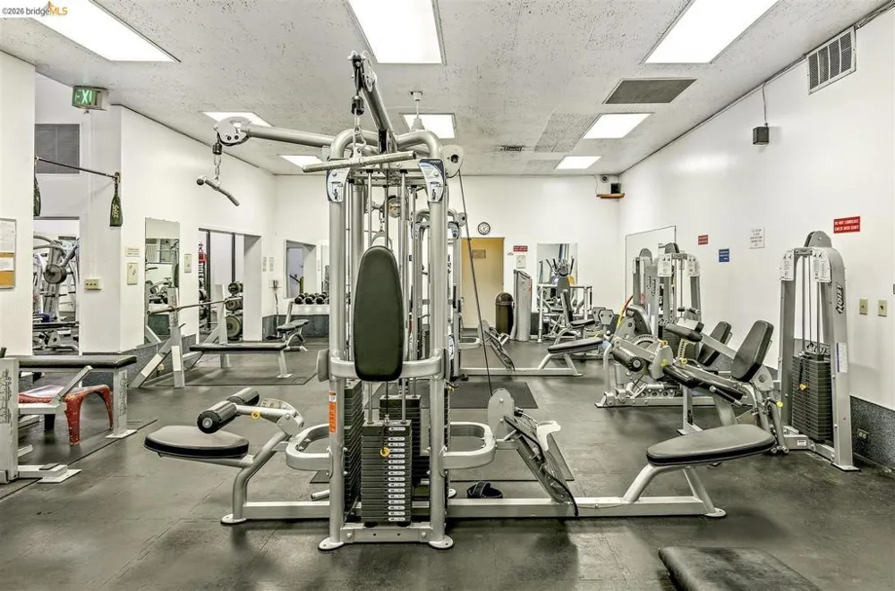3 Commodore DR #B153 Emeryville, CA 94608