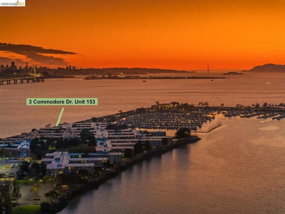 3 Commodore DR #B153 Emeryville, CA 94608