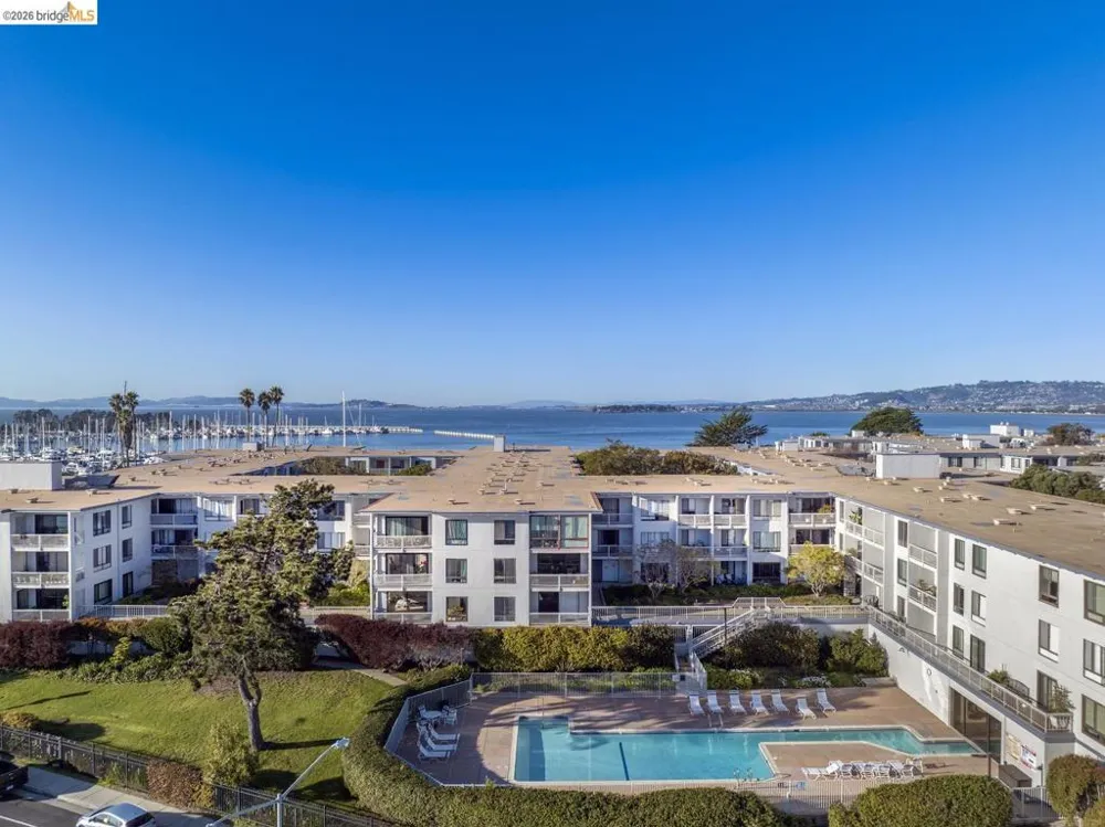 3 Commodore DR #B153 Emeryville, CA 94608