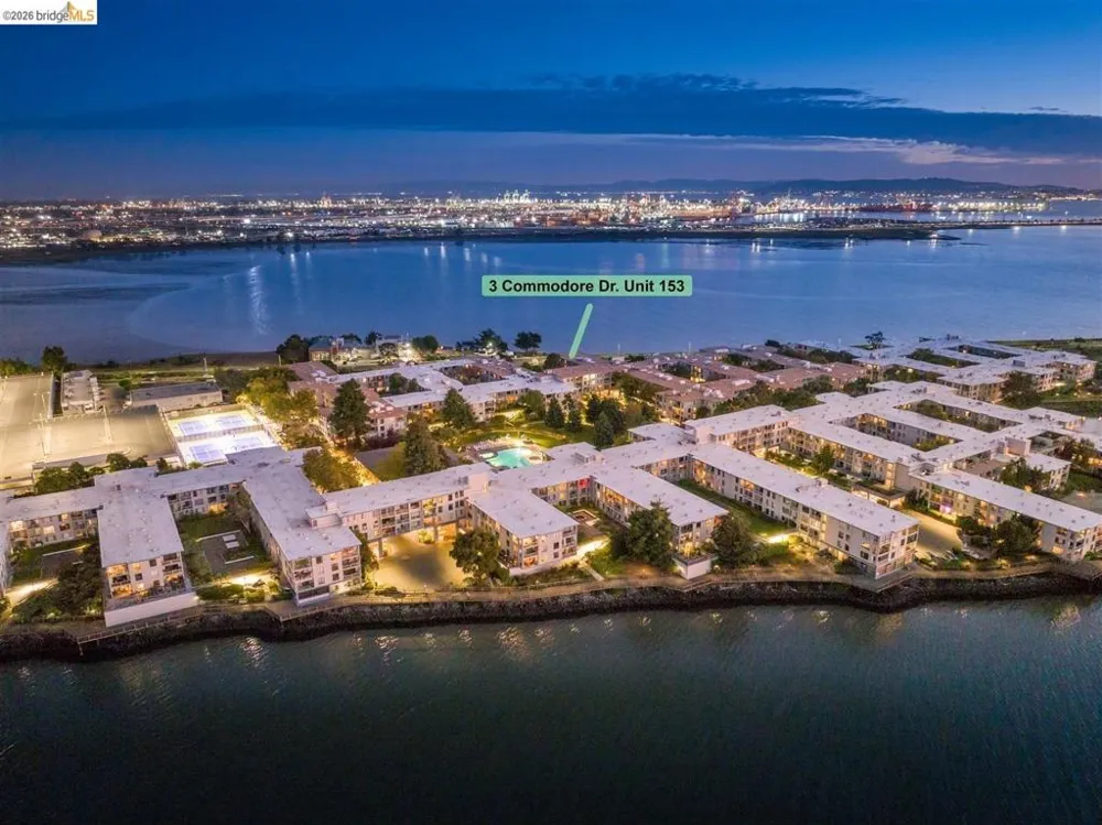 3 Commodore DR #B153 Emeryville, CA 94608