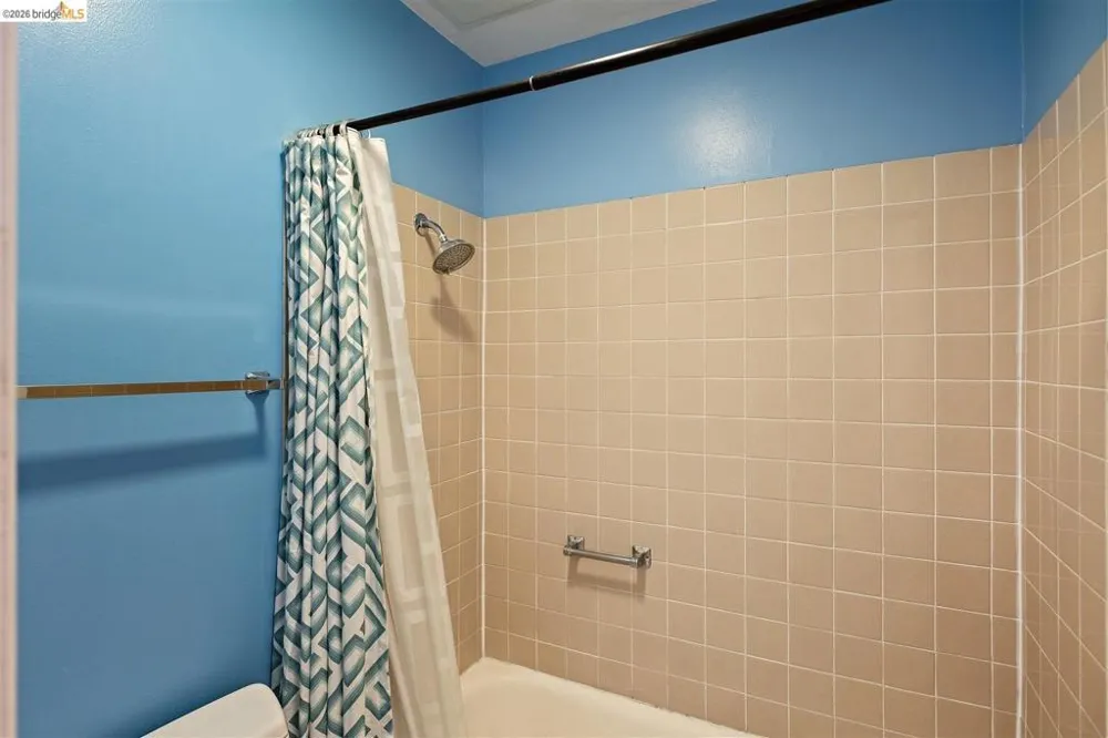 3 Commodore DR #B153 Emeryville, CA 94608