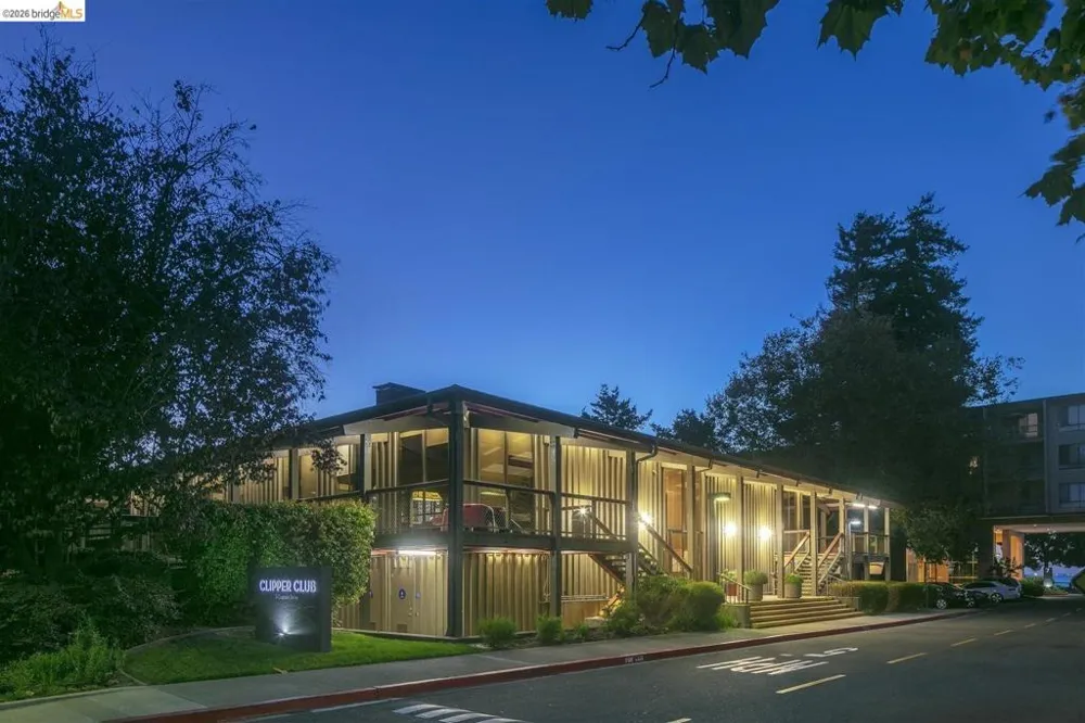3 Commodore DR #B153 Emeryville, CA 94608
