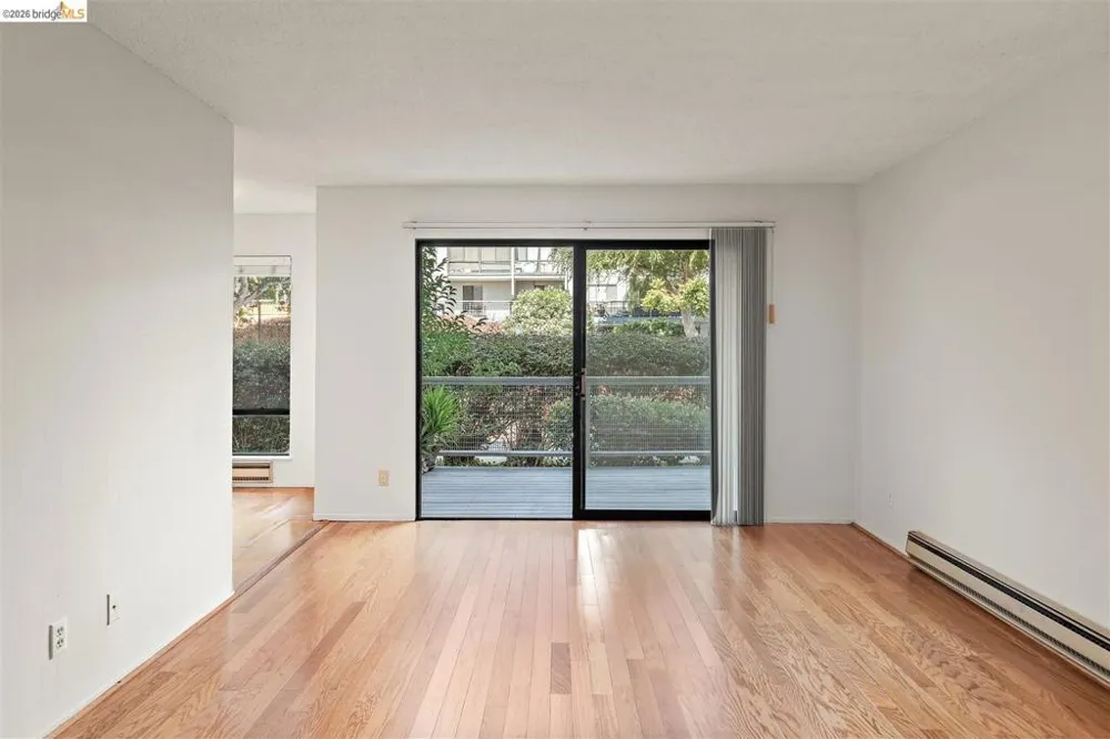 3 Commodore DR #B153 Emeryville, CA 94608