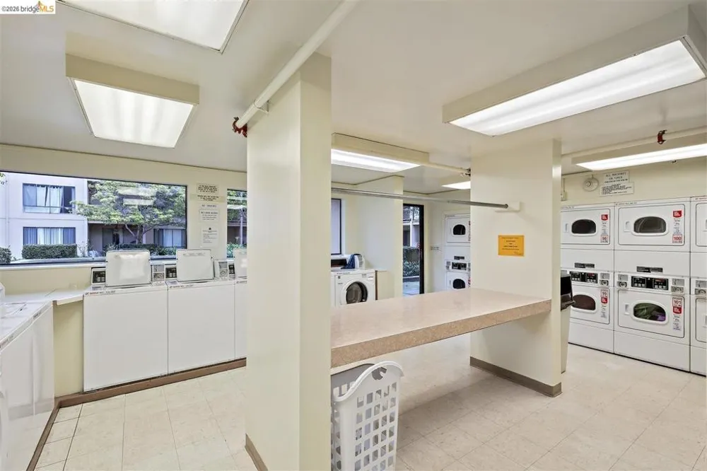 3 Commodore DR #B153 Emeryville, CA 94608