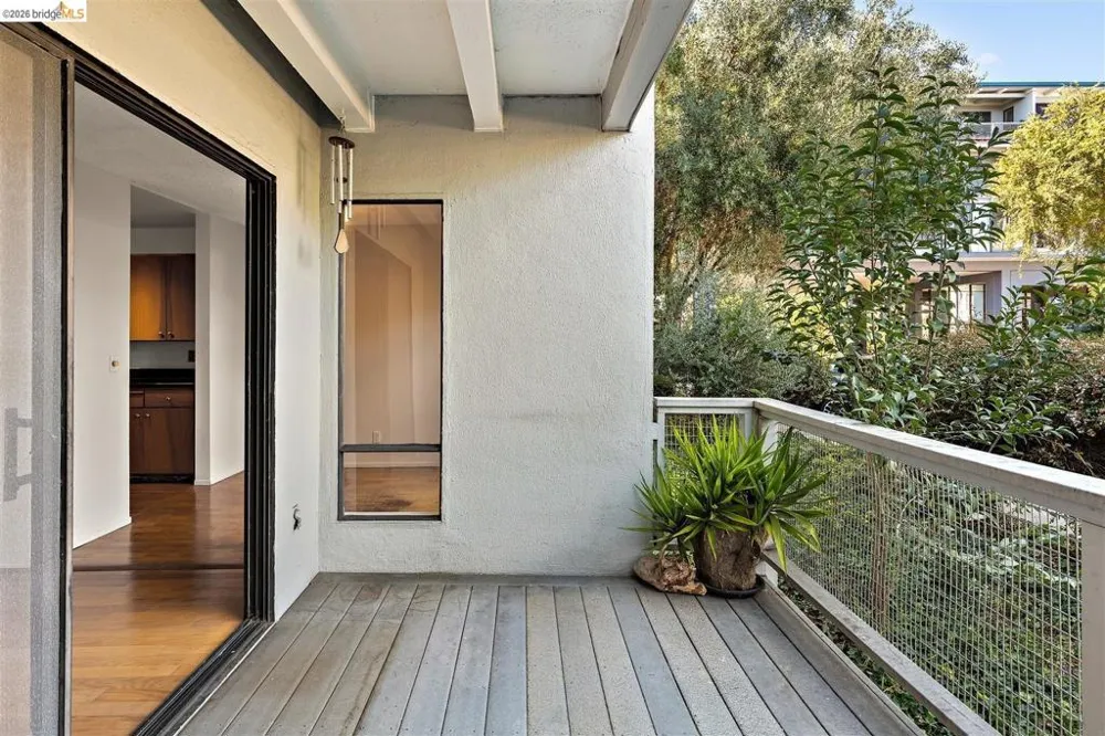 3 Commodore DR #B153 Emeryville, CA 94608