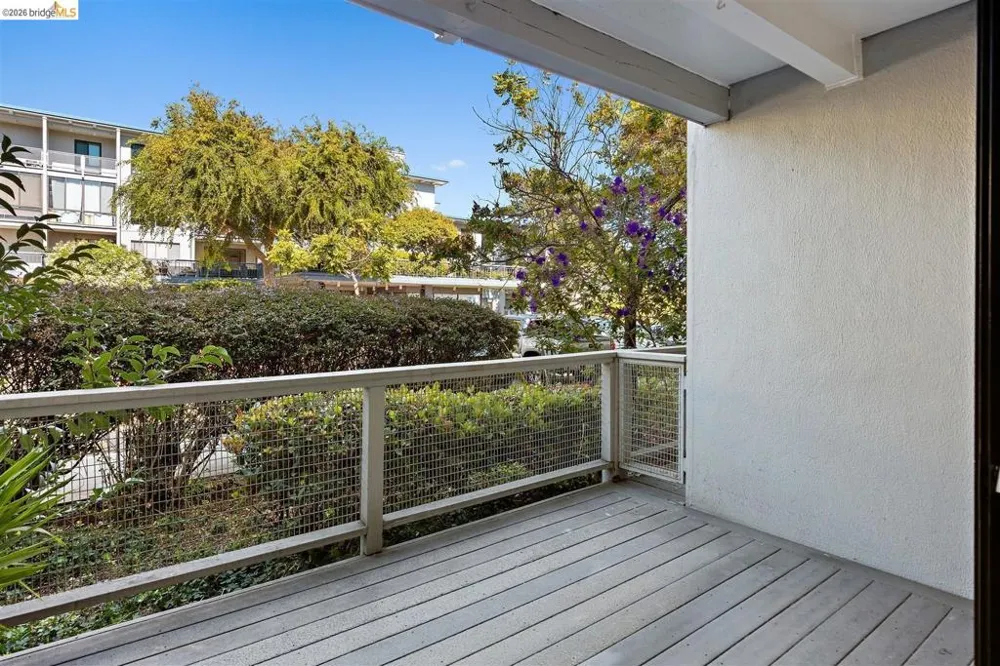 3 Commodore DR #B153 Emeryville, CA 94608