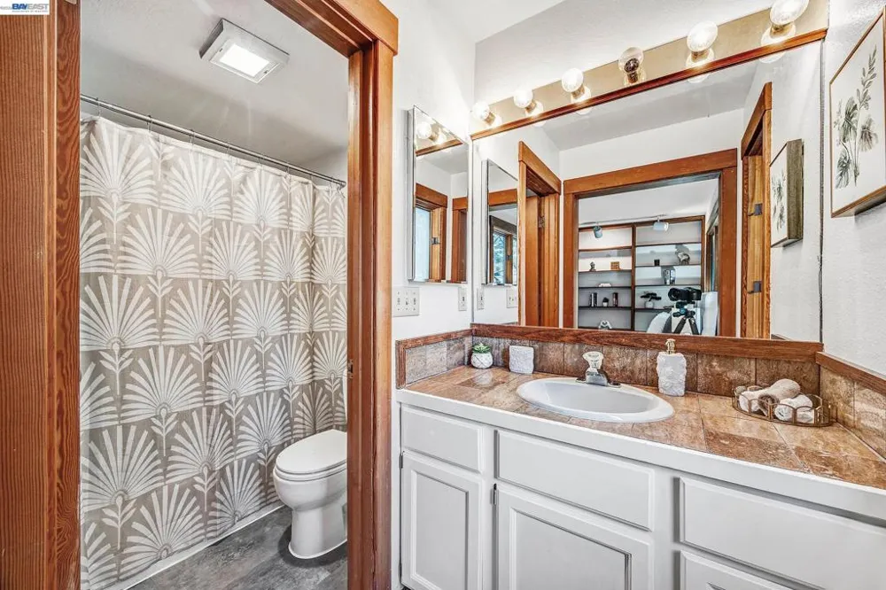 7360 Claremont Ave Berkeley, CA 94705