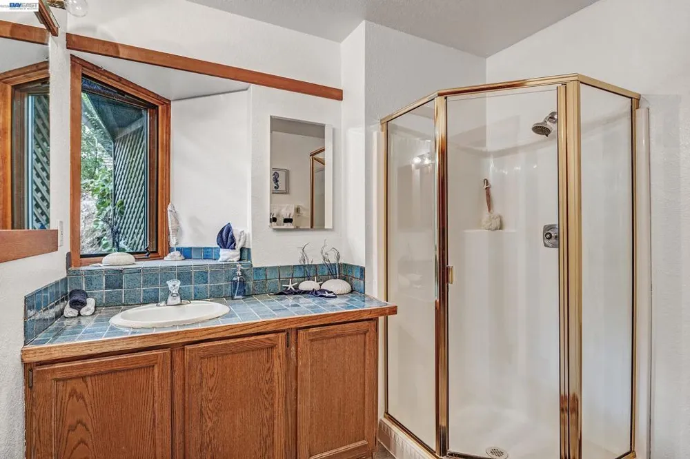 7360 Claremont Ave Berkeley, CA 94705