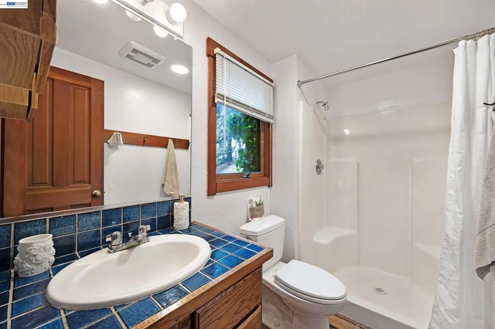 7360 Claremont Ave Berkeley, CA 94705