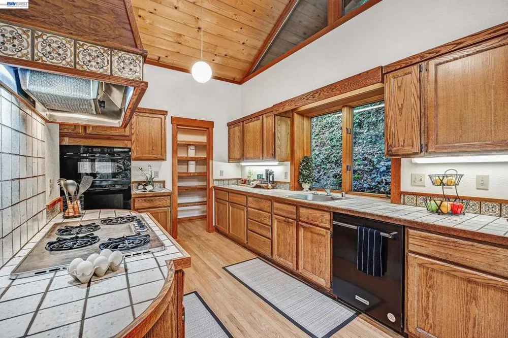 7360 Claremont Ave Berkeley, CA 94705