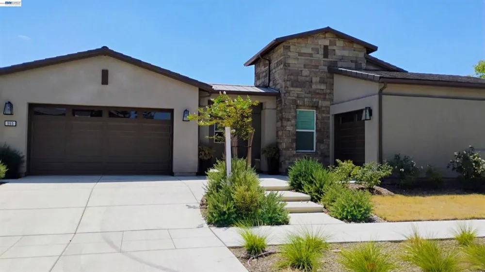 965 Beaver Pond Loop Madera, CA 93636