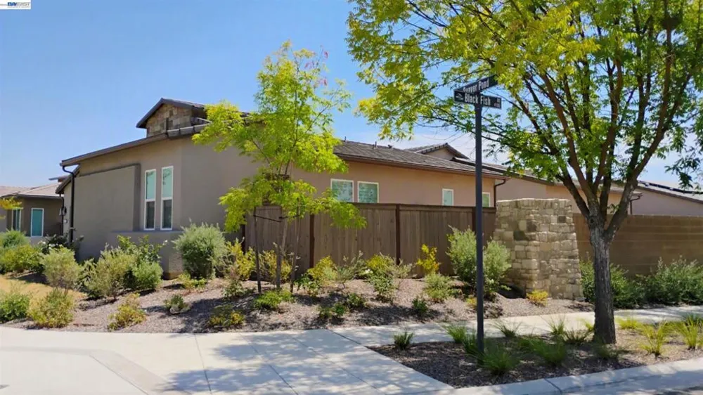 965 Beaver Pond Loop Madera, CA 93636