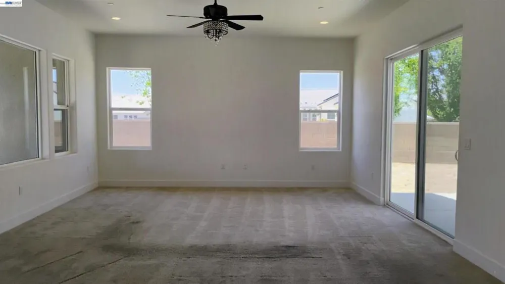 965 Beaver Pond Loop Madera, CA 93636