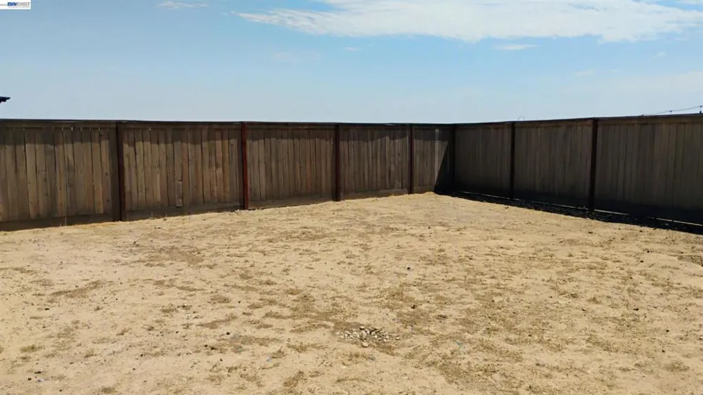 965 Beaver Pond Loop Madera, CA 93636