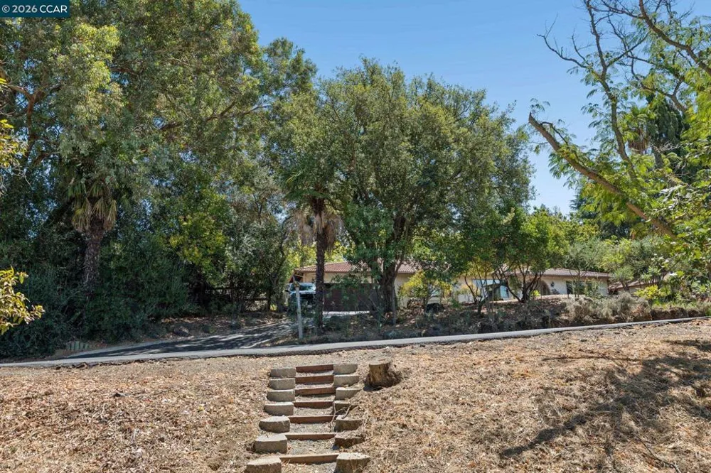 834 Carter Acres Ln Martinez, CA 94553