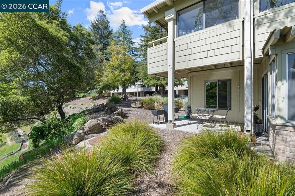 2100 Skycrest Dr #12 Walnut Creek, CA 94595