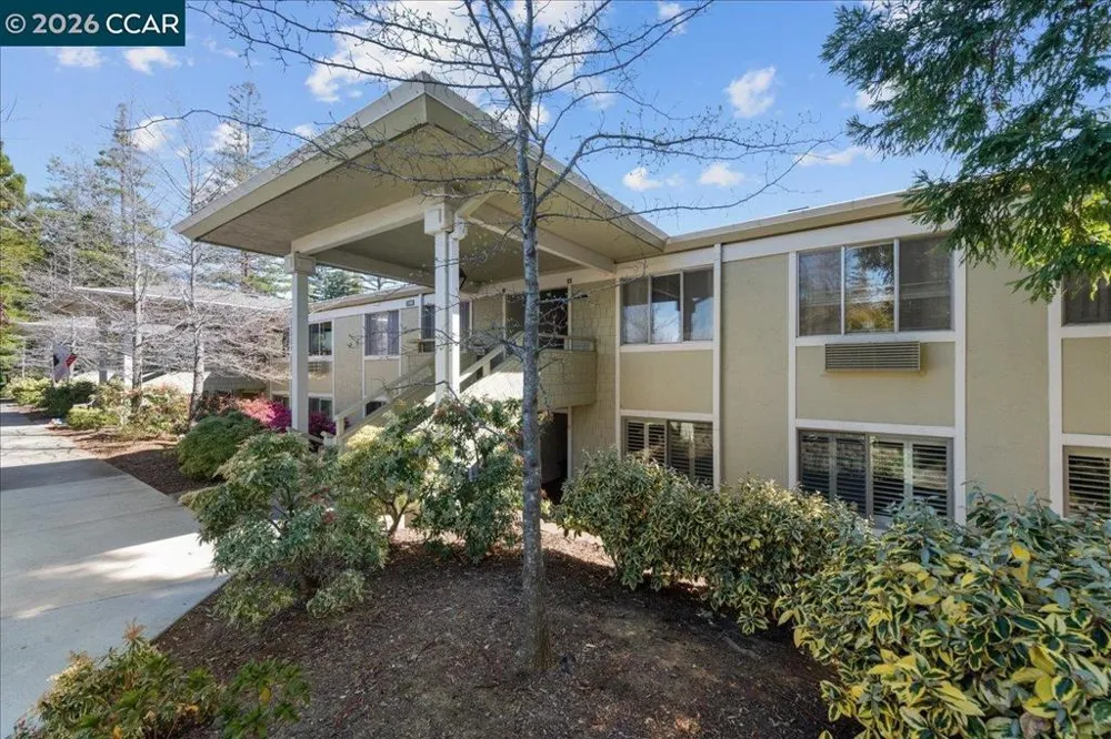 2100 Skycrest Dr #12 Walnut Creek, CA 94595