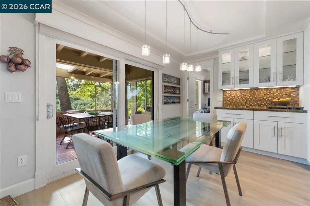 2100 Skycrest Dr #12 Walnut Creek, CA 94595