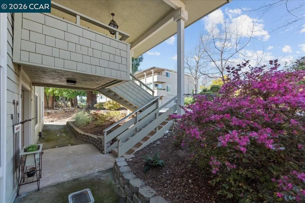 2100 Skycrest Dr #12 Walnut Creek, CA 94595