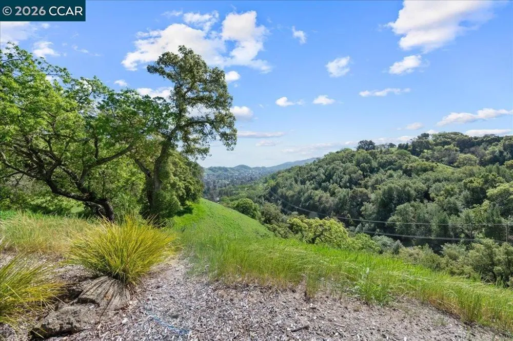 2100 Skycrest Dr #12 Walnut Creek, CA 94595