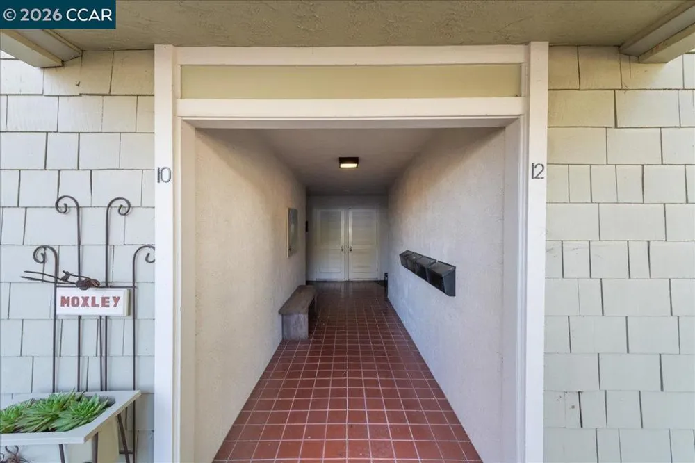 2100 Skycrest Dr #12 Walnut Creek, CA 94595