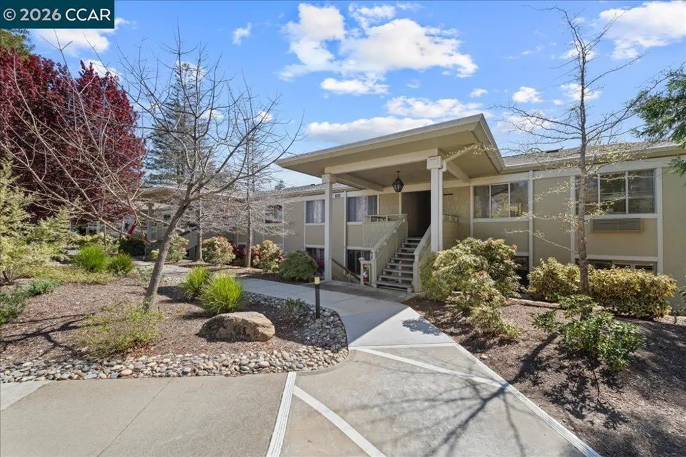 2100 Skycrest Dr #12 Walnut Creek, CA 94595