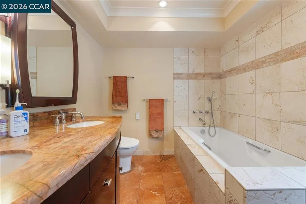 2100 Skycrest Dr #12 Walnut Creek, CA 94595