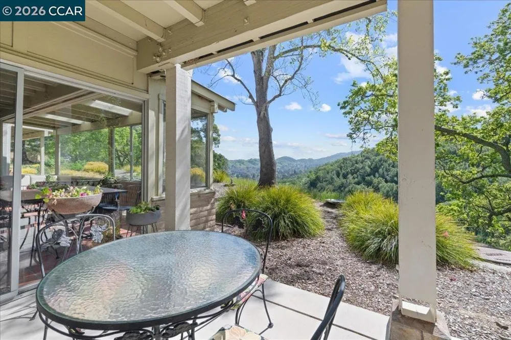 2100 Skycrest Dr #12 Walnut Creek, CA 94595