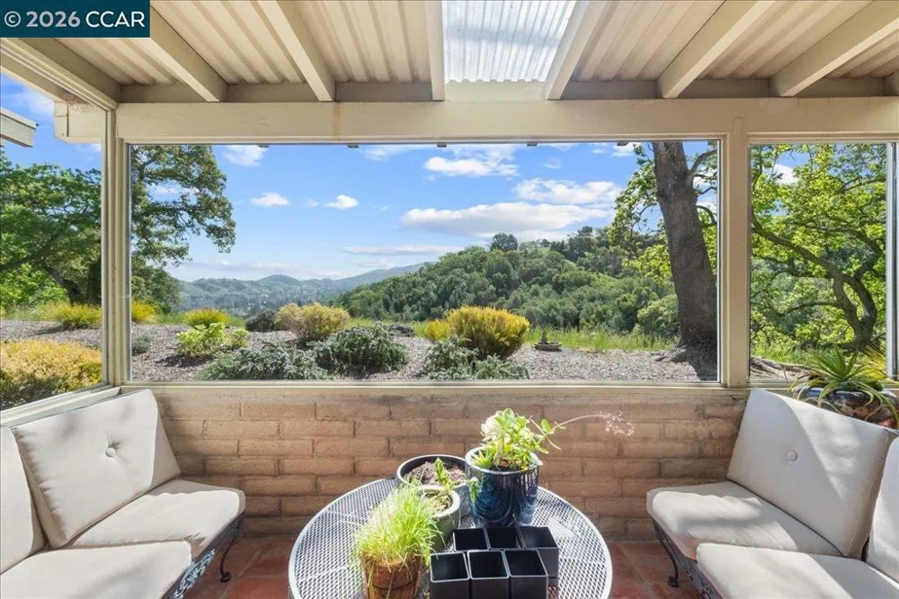 2100 Skycrest Dr #12 Walnut Creek, CA 94595