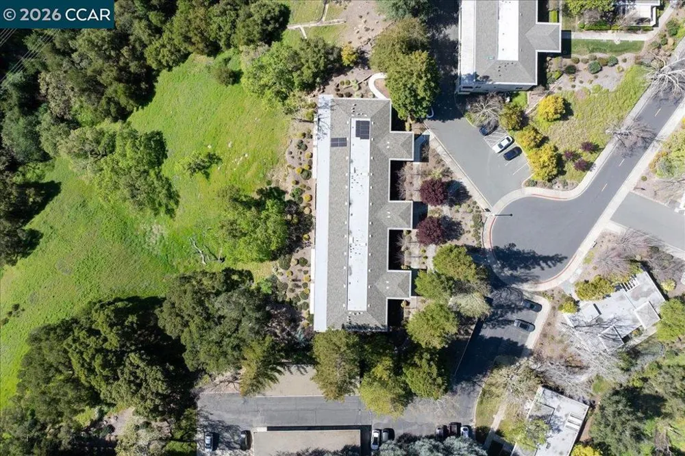2100 Skycrest Dr #12 Walnut Creek, CA 94595