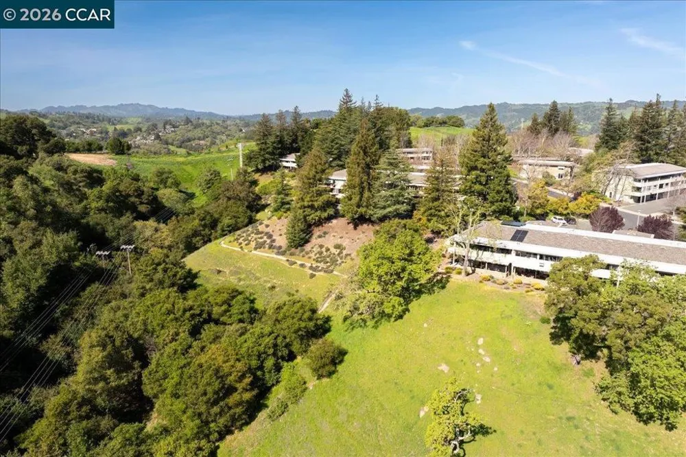 2100 Skycrest Dr #12 Walnut Creek, CA 94595