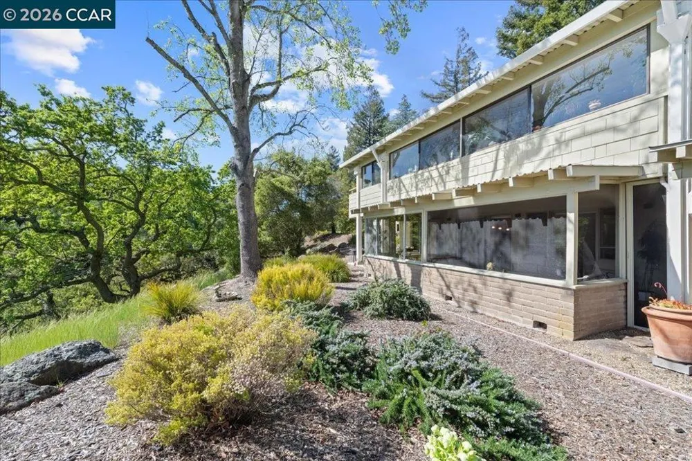 2100 Skycrest Dr #12 Walnut Creek, CA 94595