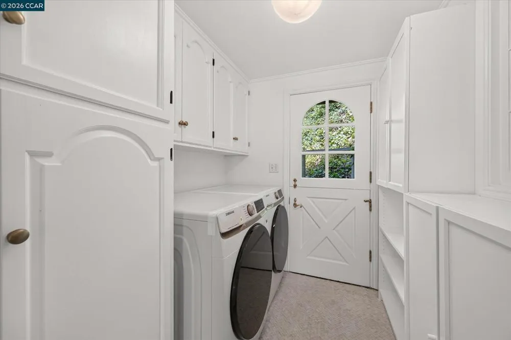 112 Camino Sobrante Orinda, CA 94563