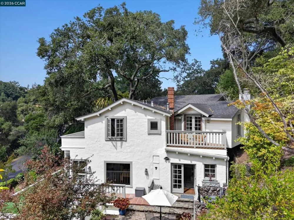 112 Camino Sobrante Orinda, CA 94563