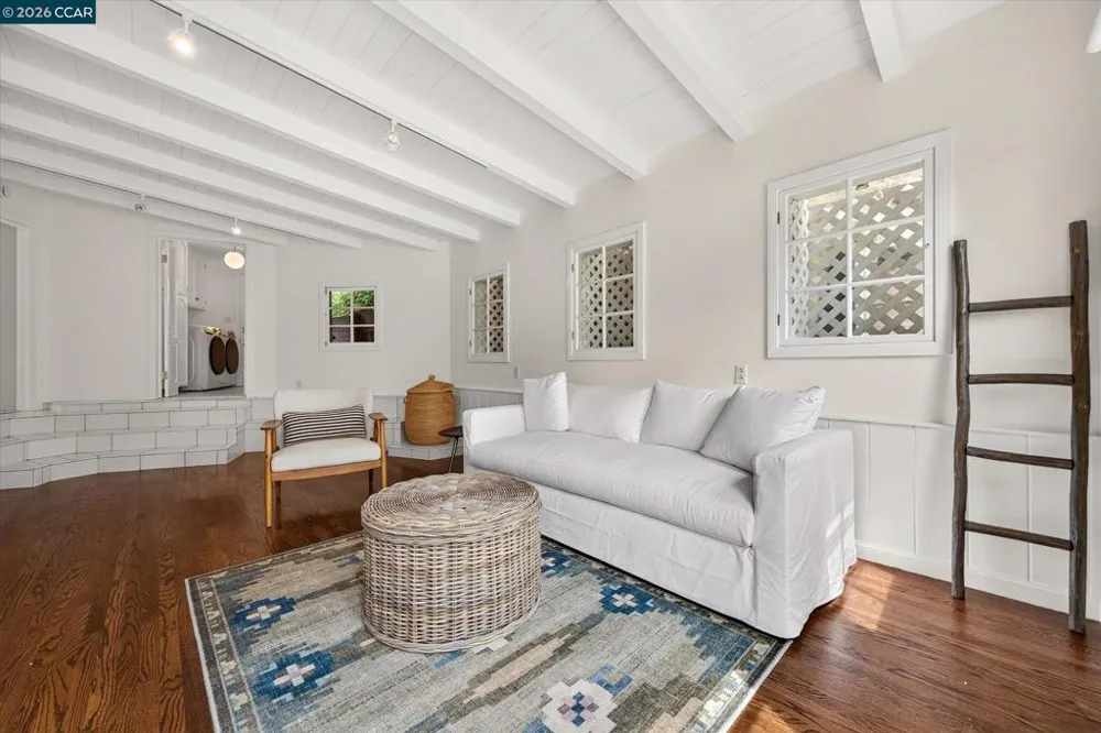 112 Camino Sobrante Orinda, CA 94563