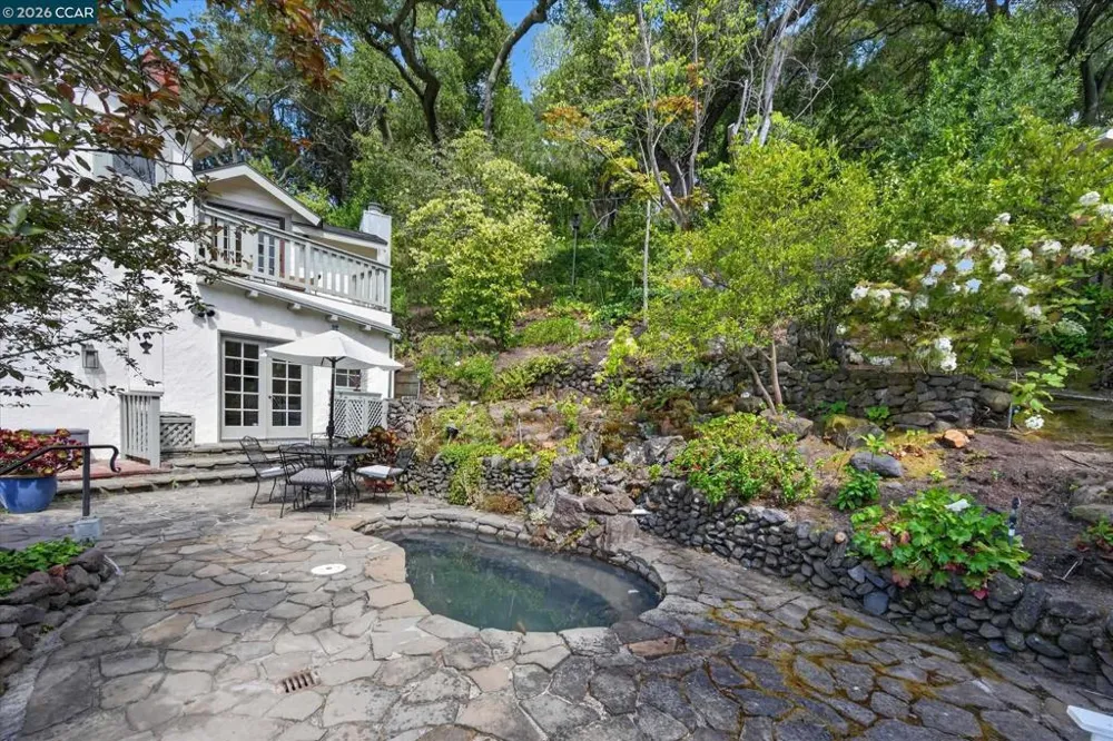 112 Camino Sobrante Orinda, CA 94563