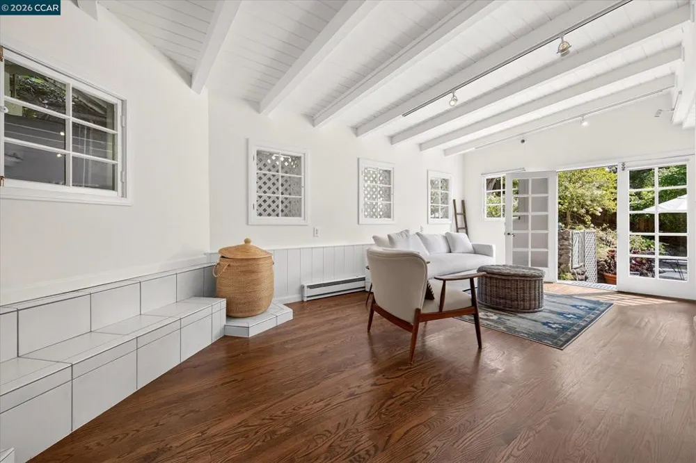 112 Camino Sobrante Orinda, CA 94563