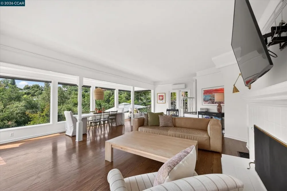 112 Camino Sobrante Orinda, CA 94563