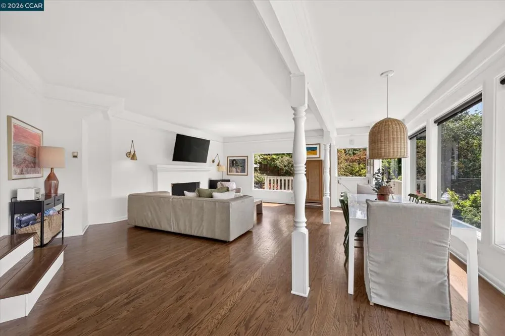 112 Camino Sobrante Orinda, CA 94563