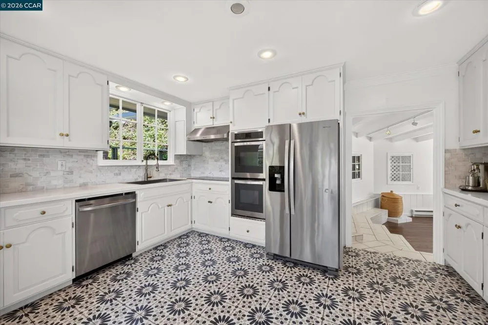 112 Camino Sobrante Orinda, CA 94563