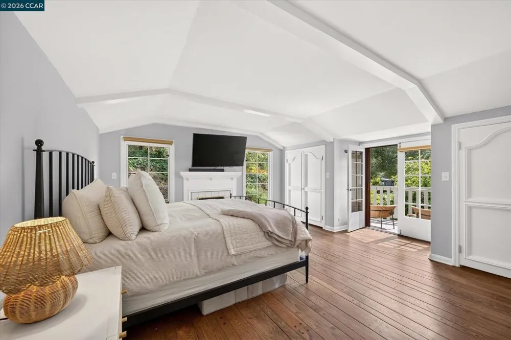 112 Camino Sobrante Orinda, CA 94563