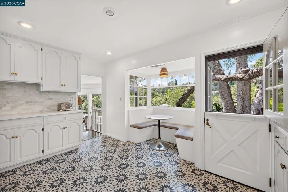 112 Camino Sobrante Orinda, CA 94563