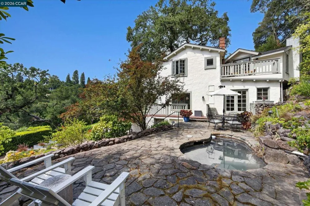 112 Camino Sobrante Orinda, CA 94563