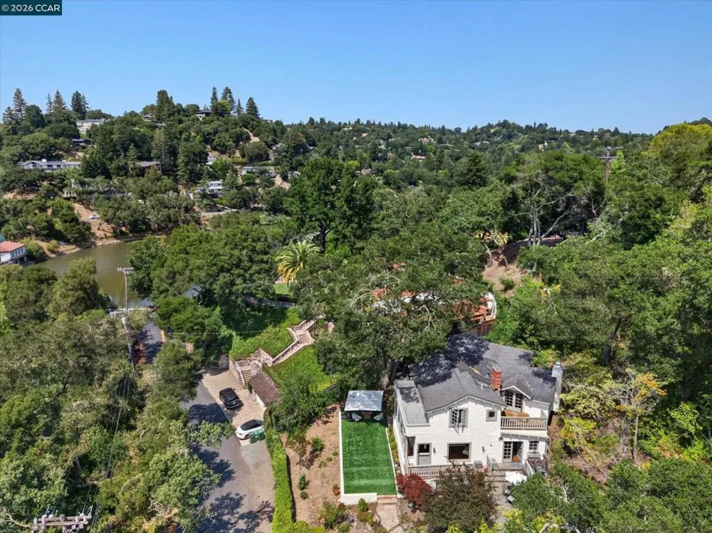 112 Camino Sobrante Orinda, CA 94563