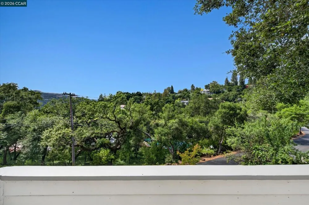 112 Camino Sobrante Orinda, CA 94563
