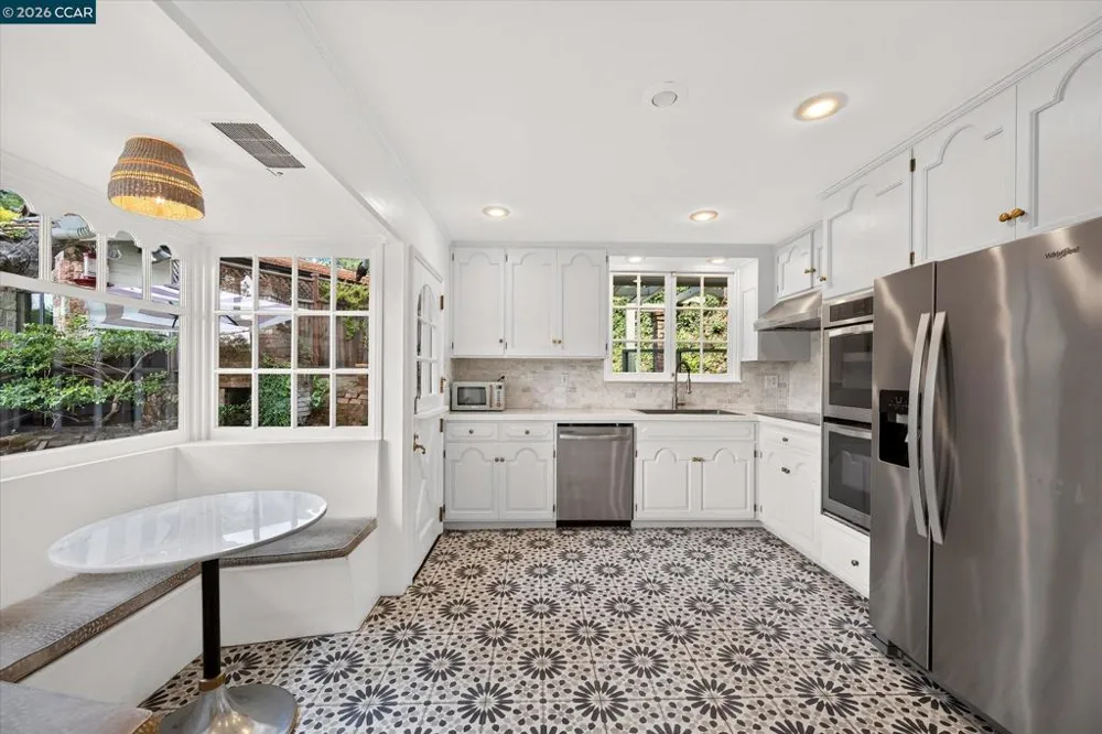 112 Camino Sobrante Orinda, CA 94563