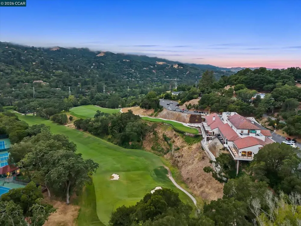 112 Camino Sobrante Orinda, CA 94563