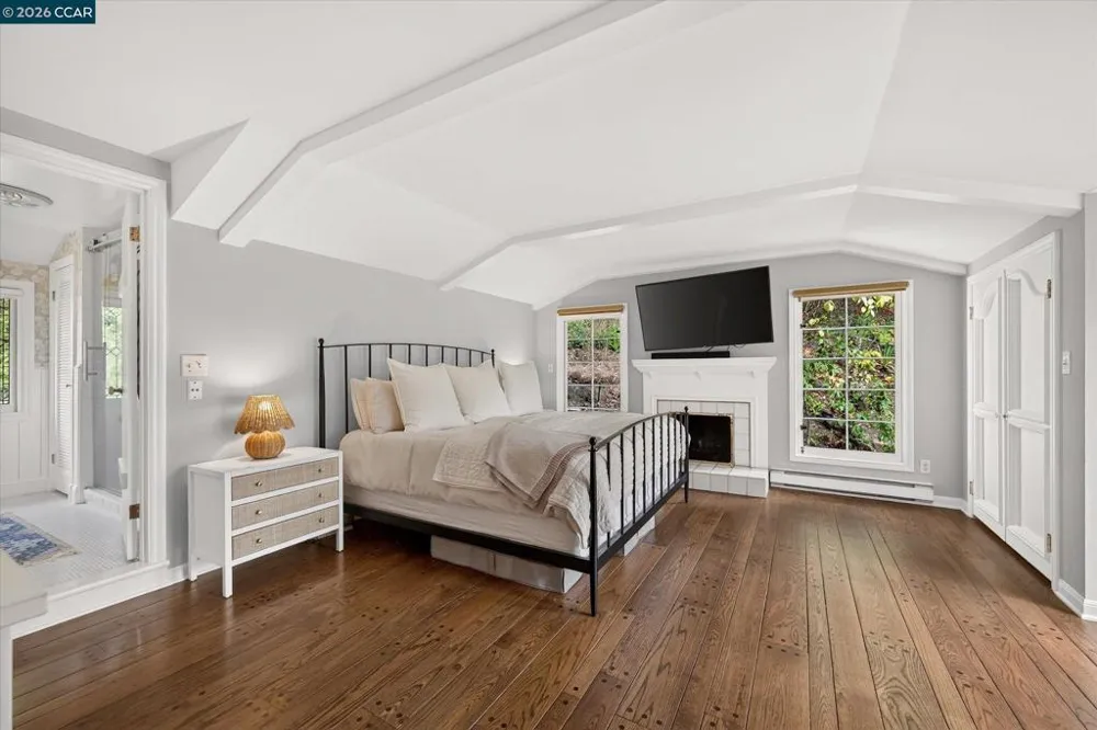112 Camino Sobrante Orinda, CA 94563