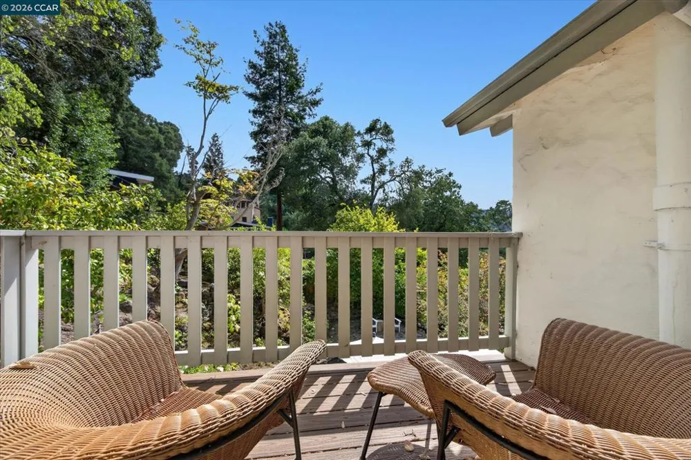 112 Camino Sobrante Orinda, CA 94563