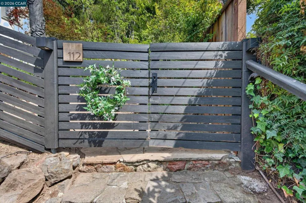 112 Camino Sobrante Orinda, CA 94563